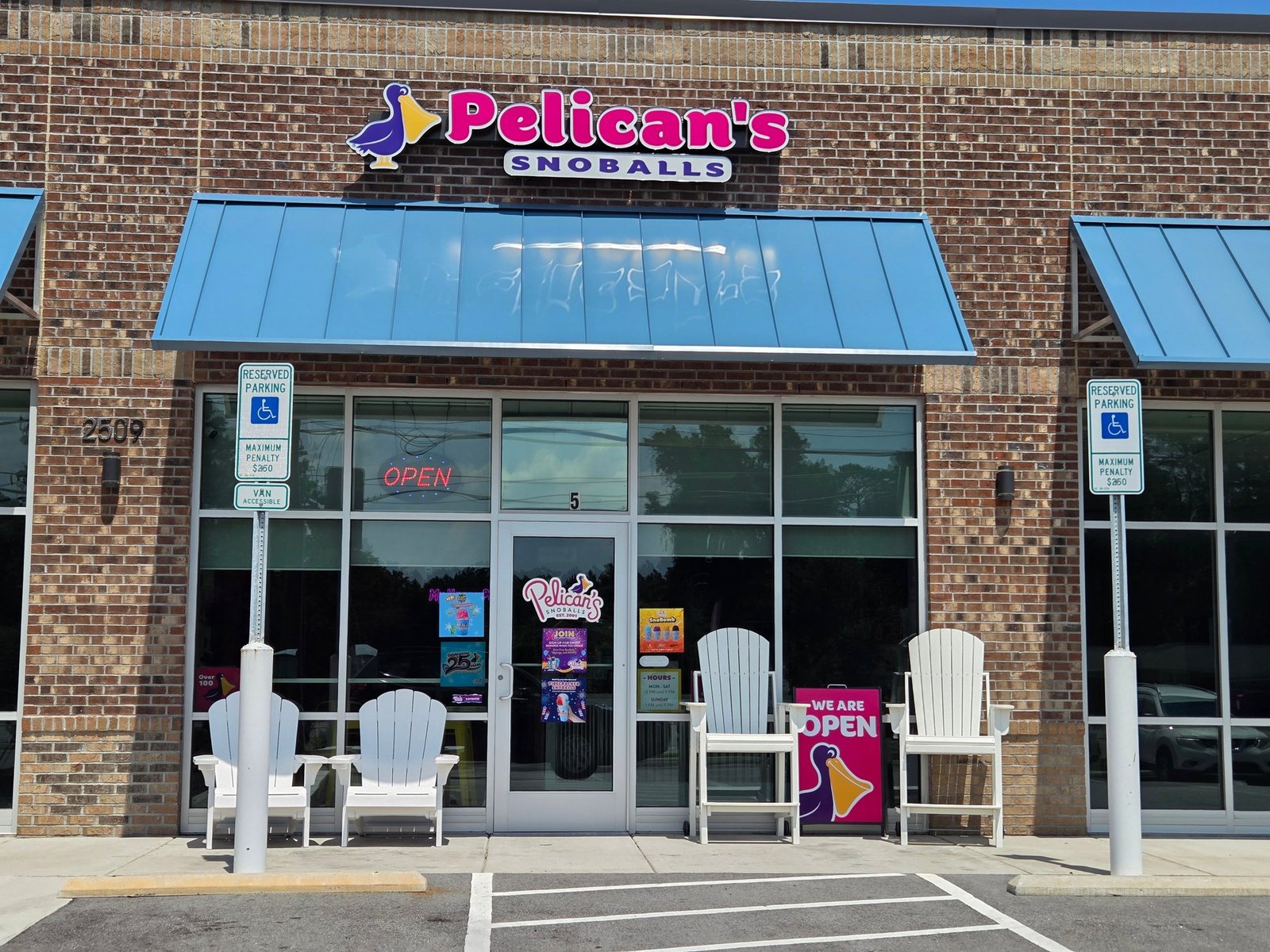 Pelican's SnoBalls - Piney Green